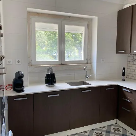 T2 Alvalade Em 3 Pessoas Apartmán