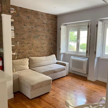 T2 Alvalade Em 3 Pessoas Apartmán *