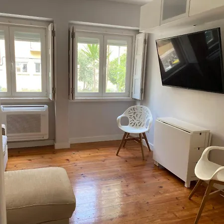 T2 Alvalade Em 3 Pessoas